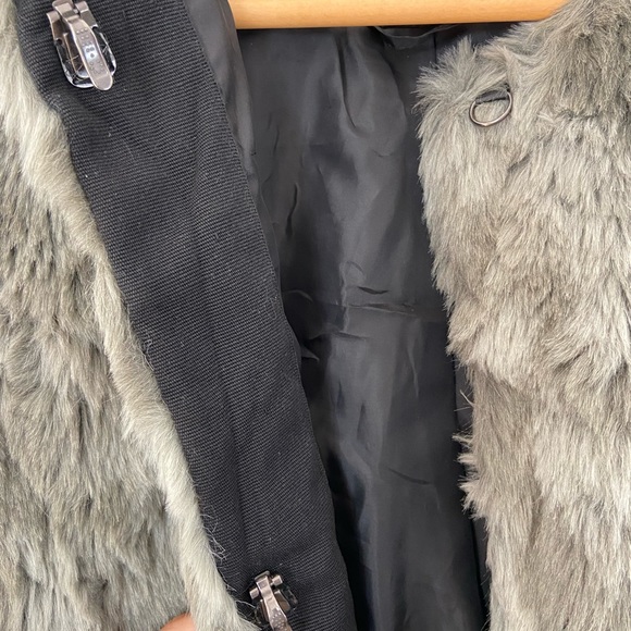 H&M collarless fur coat - Picture 2 of 3